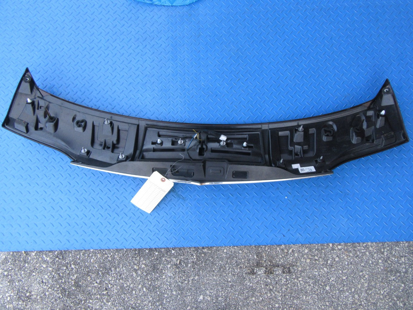 Maserati Levante rear trunk liftgate lower spoiler #0836