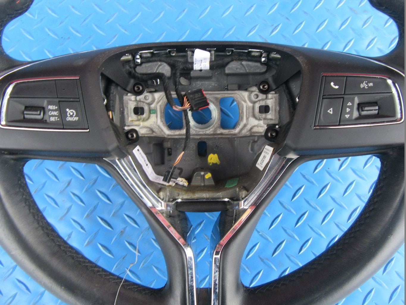 Maserati Quattroporte steering wheel #8848